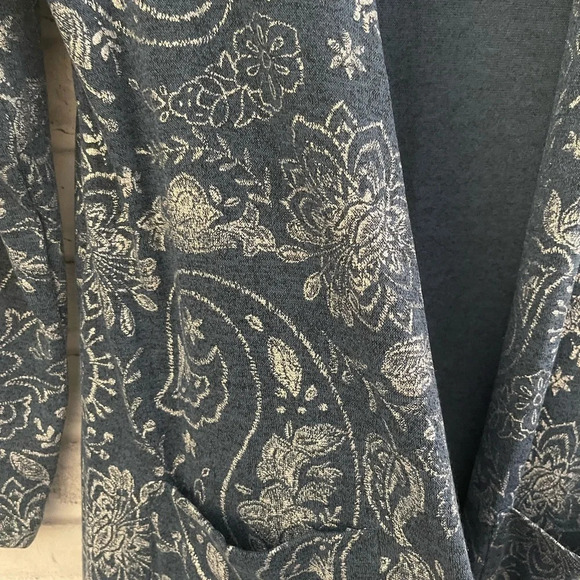 NWT Lularoe Sarah duster cardigan blue with silver floral paisley pattern S - Picture 3 of 7